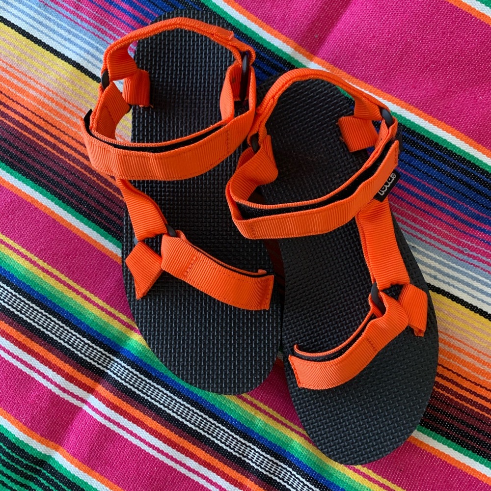 SOLD❗️Teva Flatform Universal —Golden Poppy